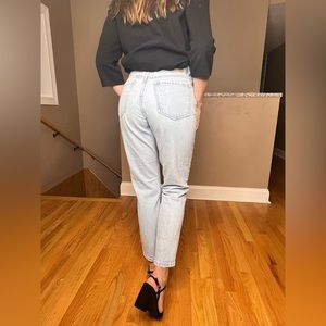 Mom jeans. Brand Bershka. Size US 2, EUR 34, MEX 24. Condition normal.